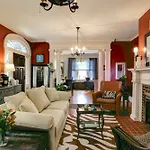 Olde Square Inn Bed And Breakfast