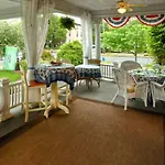 Olde Square Inn Bed And Breakfast
