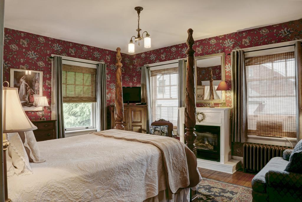 Olde Square Mount Joy