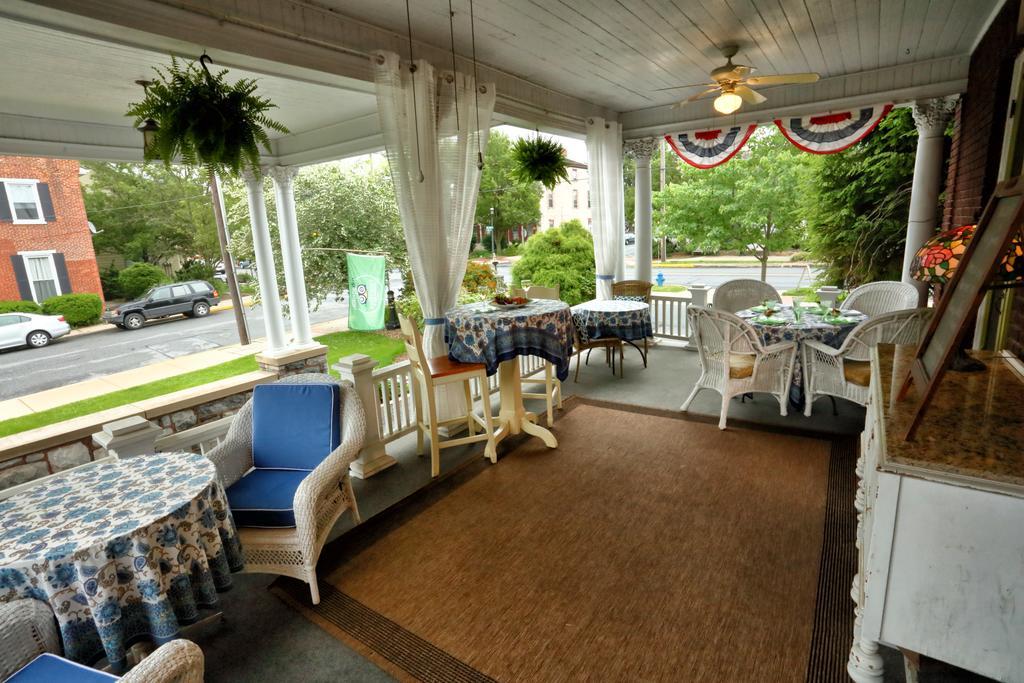 Olde Square 2*