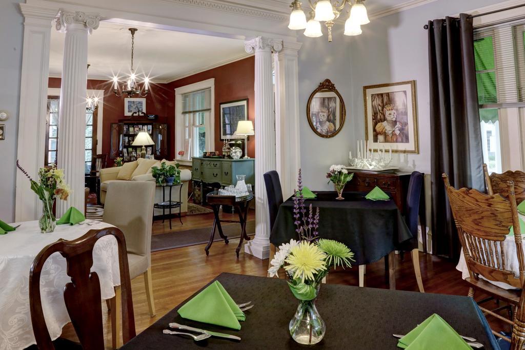 Olde Square Bed & Breakfast 2*