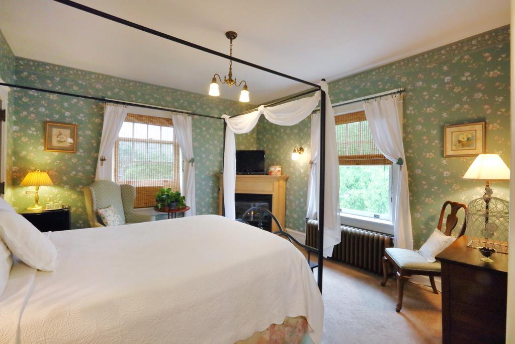 Olde Square Bed & Breakfast
