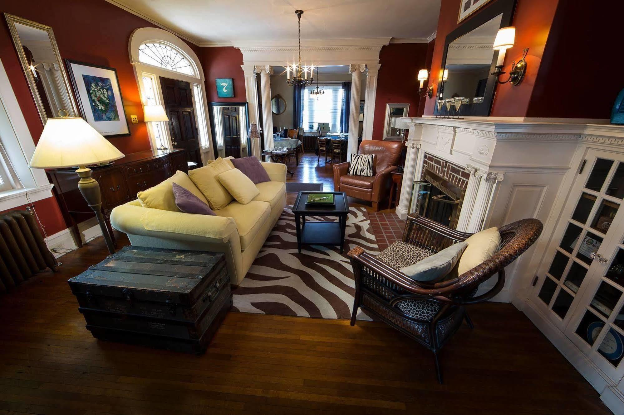 Olde Square Bed & Breakfast 2*