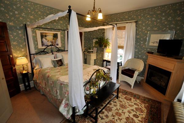 Olde Square 2* Mount Joy